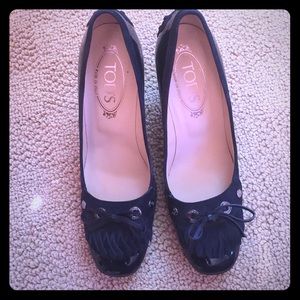 Navy Tods tassel loafer heels GUC